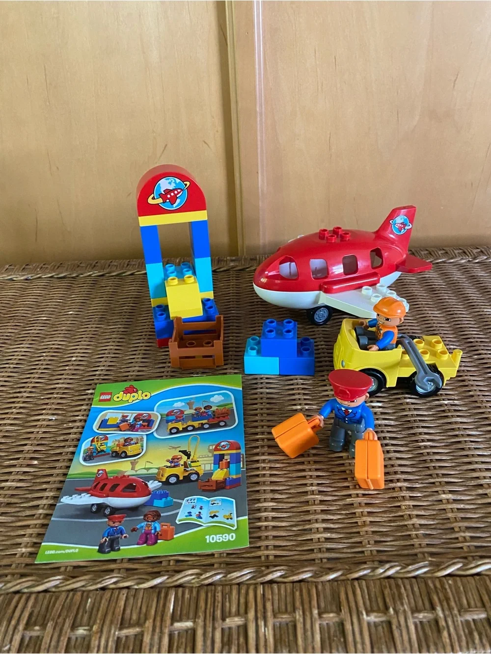 LEGO DUPLO 10590 Airport Set incomplete w/ Airplane Pilot Luggage Manual